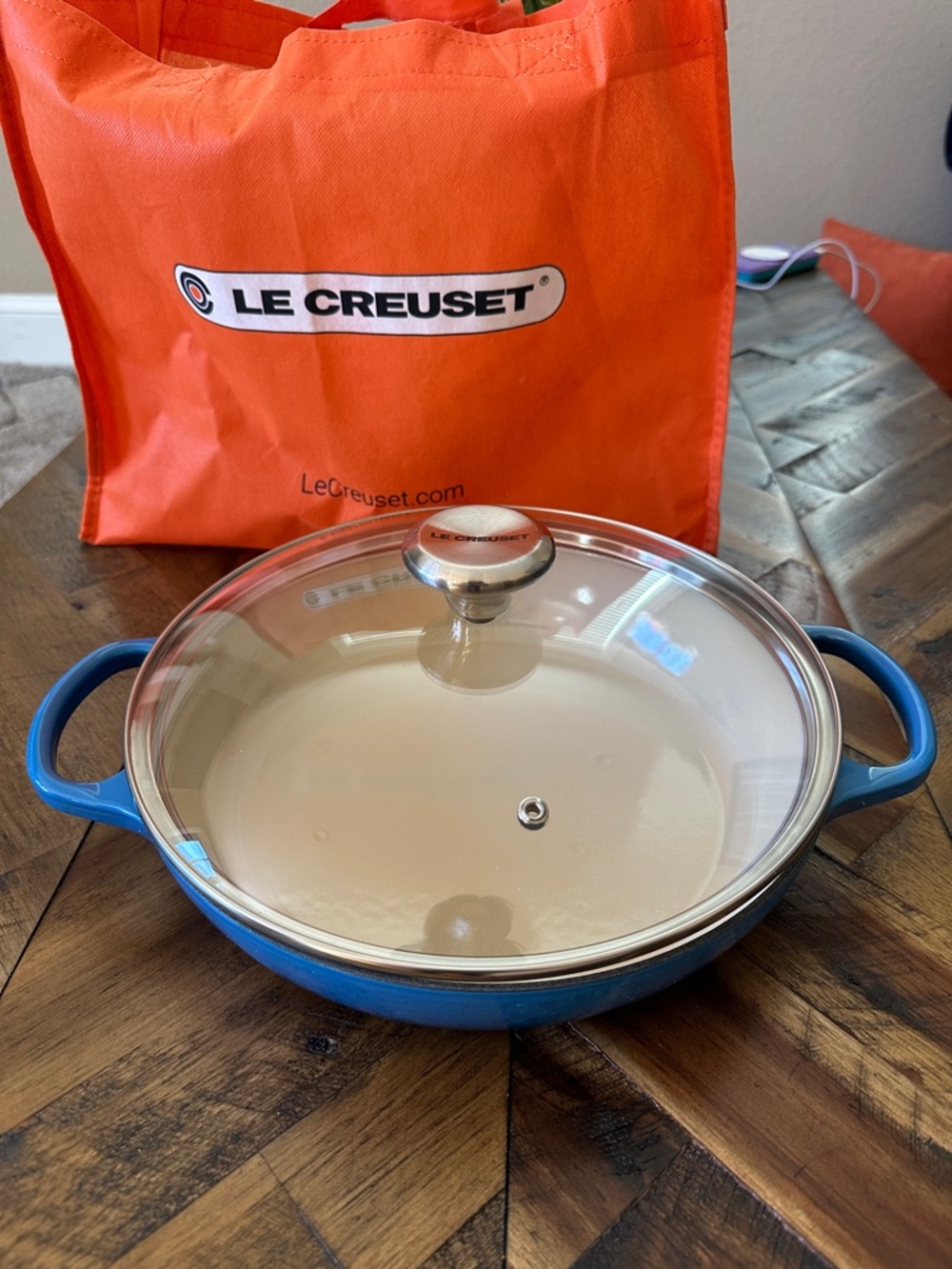 Le Creuset Caribbean Blue Signature Round Braiser with Glass Lid- Like New!